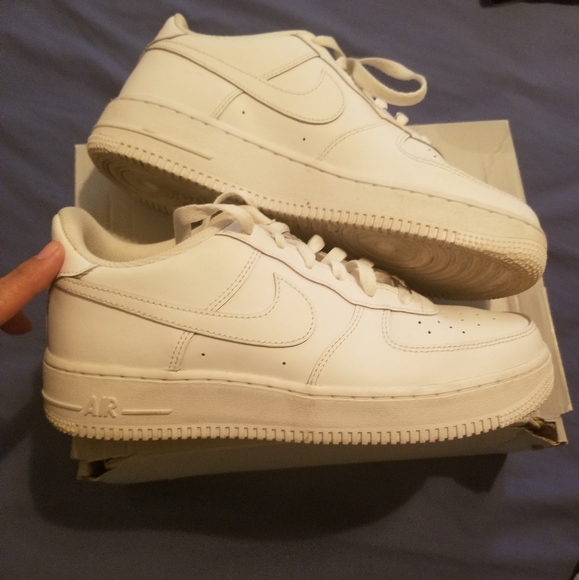 Nike Air Forces - Picture 2 of 3